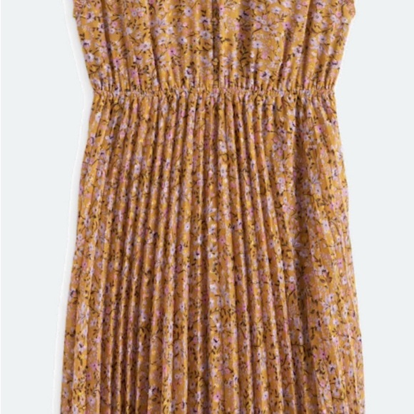 Perla Pleated Flutter Sleeve Midi Dress - Picture 2 of 5